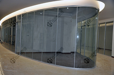 【ky集团首页】半挂车凌晨突发事故 余杭消防破拆救援(图2) ky集团首页