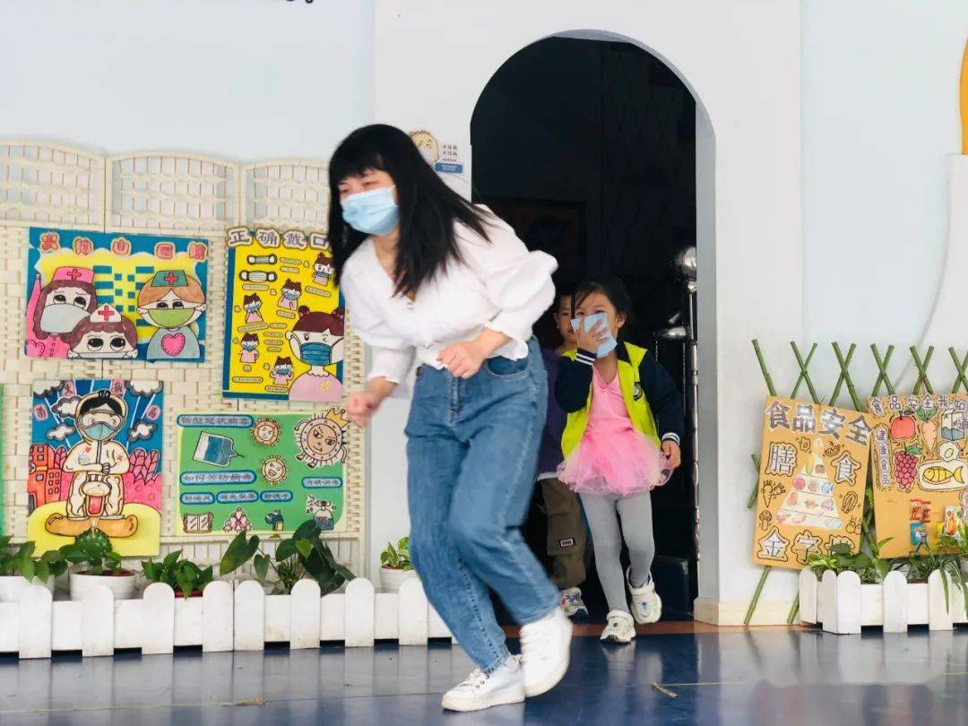 ky集团首页-
《消防宁静记心中 筑建阳光“防火墙”》记丽岙阳光第二幼儿园消防演练运动(图19)